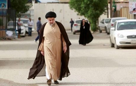 مقتدی صدر از سیاست کناره‌گیری کرد