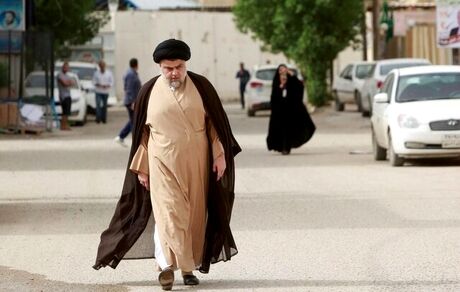 مقتدی صدر از سیاست کناره‌گیری کرد