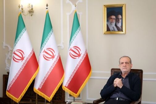 رئیس جمهور: تصور دشمن، تصرف ۴۸ ساعته ایران بود / مردم با تحمل، ایران را نگهداشتند