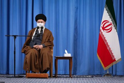 انتقاد صریح رهبری از اقدام برخی‌ در برخورد با دولت و رئیس جمهور 