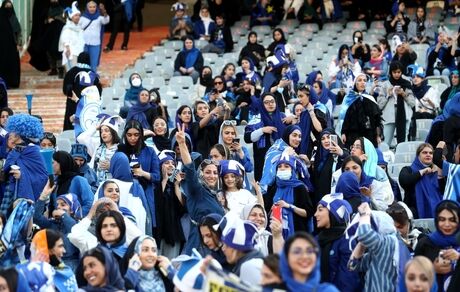 تعداد تماشاگران زن در بازی استقلال و پیکان به ۱۰۰۰ نفر افزایش یافت