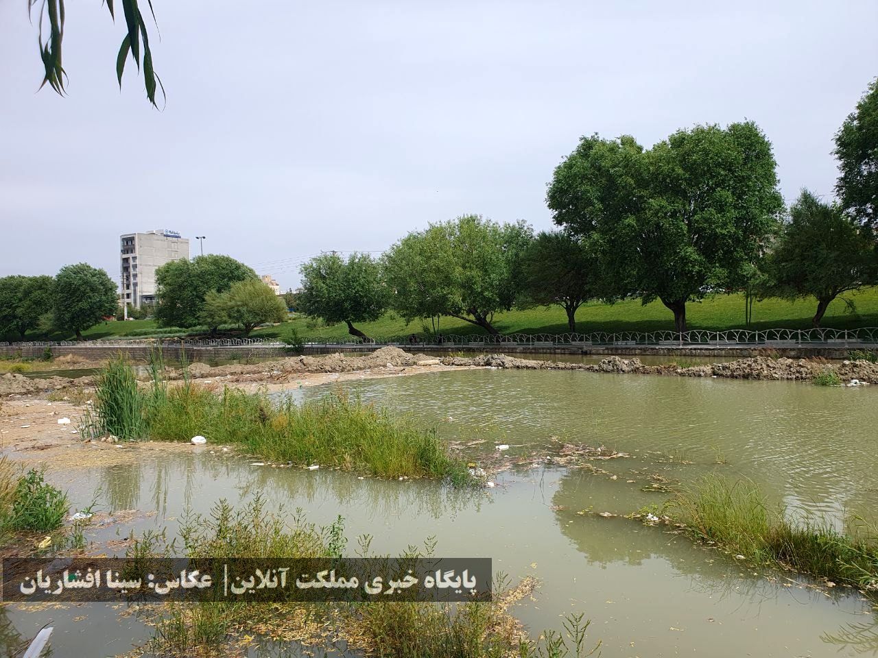 رودخانه‌ای به حال خود رهاشده در میان ارومیه