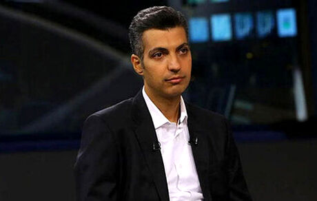 عادل فردوسی‌پور، «فوتبال علیه دشمن» را می‌خواند