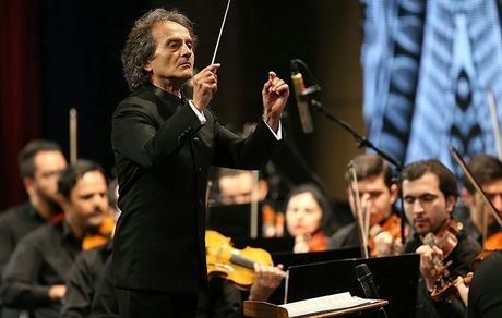 
شهرداد روحانی از ارکستر سمفونیک تهران خداحافظی کرد
