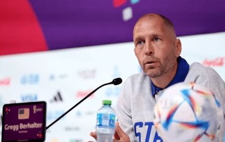 عذرخواهی سرمربی آمریکا برای تغییر پرچم ایران!