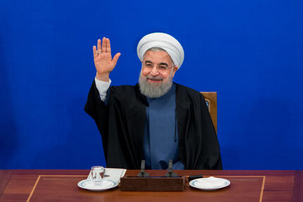 نشست خبری روحانی آغاز شد