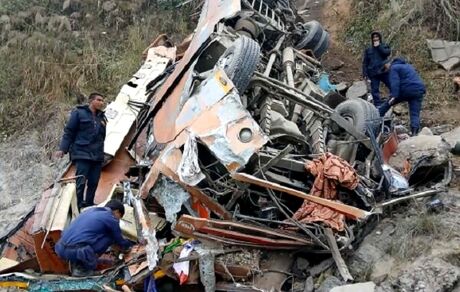 ده‌ها کشته و زخمی در حادثه سقوط اتوبوس به دره در نپال