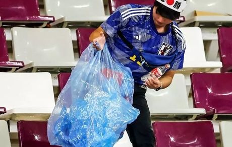 رفتار فرهنگی زیبای ژاپنی‌ها در جام جهانی ۲۰۲۲