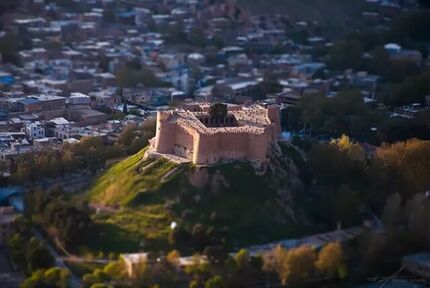 حمله دشمن به حریم قلعه تاریخی فلک‌الافلاک