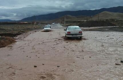 مسدود شدن راه ارتباطی ۲۳ روستای خرم آباد بدلیل سیلاب