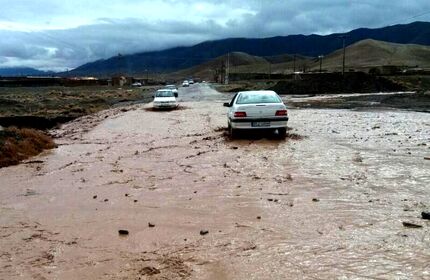 مسدود شدن راه ارتباطی ۲۳ روستای خرم آباد بدلیل سیلاب
