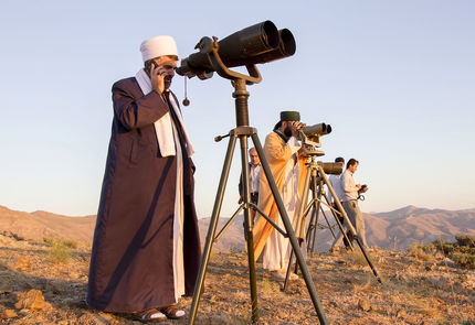 بررسی نظر مراجع عظام تقلید درباره رویت هلال ماه شوال