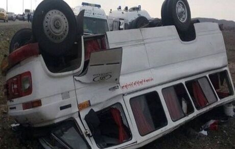 مصدوم شدن ۲۶ نفر و جان باختن یک سرنشین در حادثه واژگونی یک دستگاه مینی بوس در پارس آباد