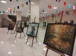 در نیمه نخست سال ۳۱۲ نمایشگاه هنری در پایتخت برگزار شد