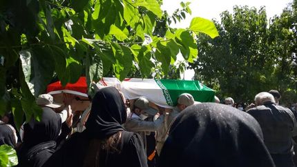 پیکر دو خبرنگار درگذشته در حادثه واژگونی اتوبوس تشییع شد