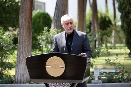 وزیر ورزش و جوانان: نامه فیفا برای حضور زنان در ورزشگاه‌ها در حد پیشنهاد است
