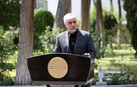 وزیر ورزش و جوانان: نامه فیفا برای حضور زنان در ورزشگاه‌ها در حد پیشنهاد است