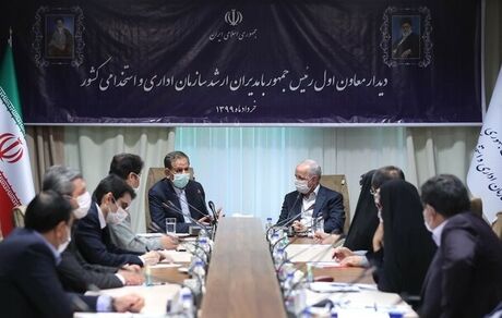 جهانگیری: باید در سال پایانی دولت تصمیمات جدی برای حل مشکلات و مسائل مردم گرفت