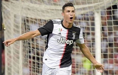 
رونالدو دست به هر چیزی می‌زند طلا می‌شود
