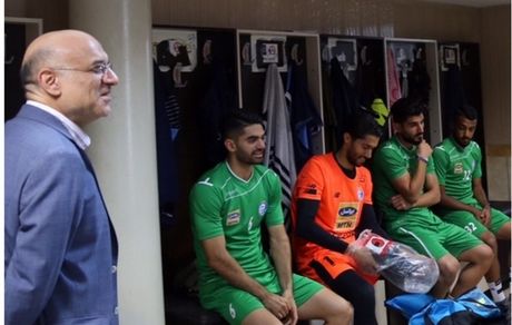 همدانی: فتحی مدیریت صحیحی ندارد/ دیاباته در حد استقلال نیست