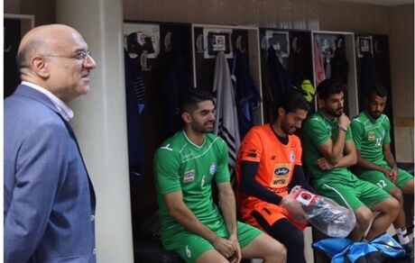 همدانی: فتحی مدیریت صحیحی ندارد/ دیاباته در حد استقلال نیست