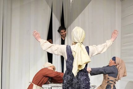 خوش­بختی در انسانیت