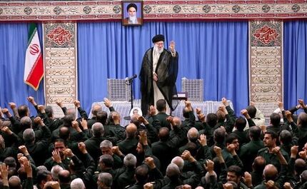 رهبر انقلاب: کاهش تعهدات هسته‌ای را با جدیت ادامه می‌دهیم/ نگذارید سپاه پیر و محافظه‌کار شود