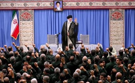 رهبر انقلاب: کاهش تعهدات هسته‌ای را با جدیت ادامه می‌دهیم/ نگذارید سپاه پیر و محافظه‌کار شود