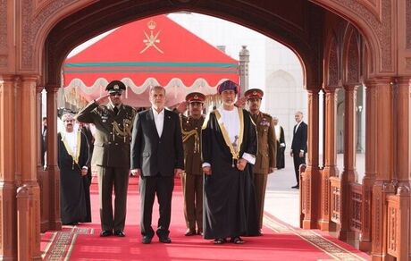 رئیس جمهور با استقبال رسمی وارد عمان شد