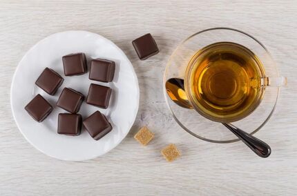فشار خون را با چای و شکلات تلخ کاهش دهید