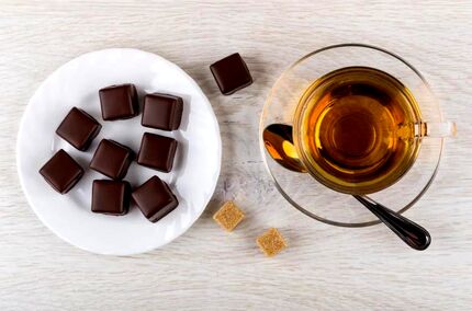 فشار خون را با چای و شکلات تلخ کاهش دهید