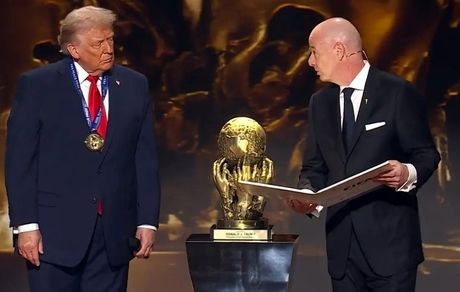 ترامپ، جایزه صلح فیفا را دریافت کرد