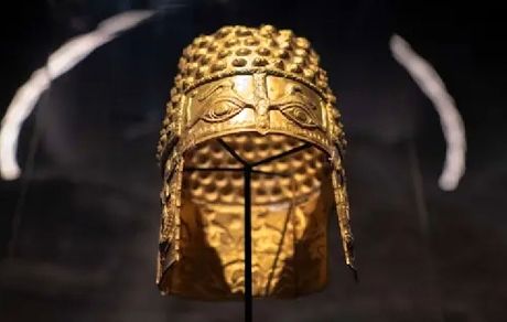 سرقت کلاه خود ۲۵۰۰ ساله از یک موزه با مواد منفجره