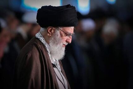 رهبری، فردا بر پیکرهای مطهر شهدای خدمت نماز می‌خوانند