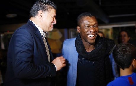 عکس| سیدرف با بدرقه دایی به فرودگاه رفت