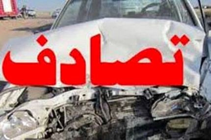 تصادف یک دستگاه کامیونت با ۱۰ دستگاه خودروی سواری در بزرگراه شهید یاسینی