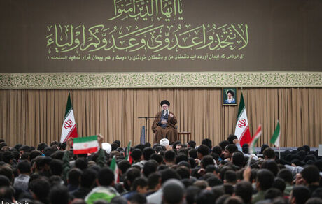 رهبر معظم انقلاب: مسئله آمریکا با جمهوری اسلامی، ناسازگاری ذاتی و تقابل منافع است / مشکل ما با آمریکا از ۲۸ مرداد ۳۲ آغاز شد