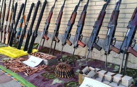 کشف ۱۲۰۰ قبضه انواع سلاح جنگی توسط مرزبانان در شمال غرب کشور