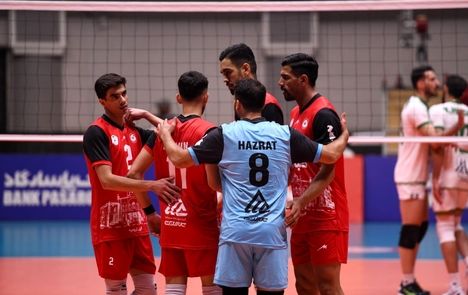 مدعیان لیگ برتر والیبال بردند