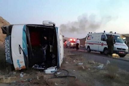 مصدوم شدن ۱۱ مسافر در پی انحراف یک دستگاه اتوبوس در جاده کاشان - نطنز