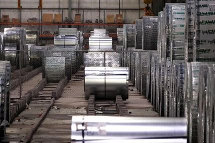 رشد منفی کارخانه‌های چین در آغاز سال جدید میلادی