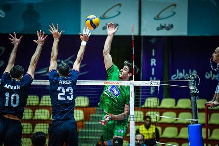 برد لبنیات هراز آمل در بازی نخست پلی آف والیبال