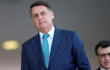 رئیس جمهور برزیل را بخاطر نزدن واکسن کرونا به استادیوم راه ندادند