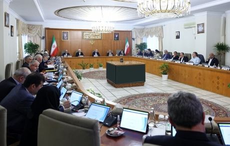 رئیس جمهور: مردم در رنج معیشتی به سر می‌برند / وزیر اطلاعات را پیگیر هنرمندان بازداشتی کرده‌ایم