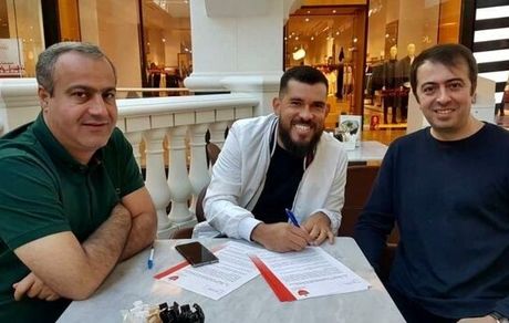 
توافق نماینده‌های پرسپولیس با گابریل در امارات
