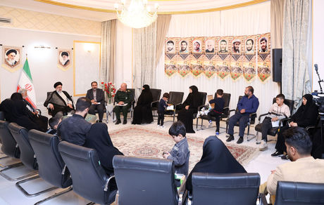 رئیسی: عدم همراهی مردم با دشمن و اغتشاشگران از آثار و برکات روشنگرانه خون شهدای مدافع امنیت است