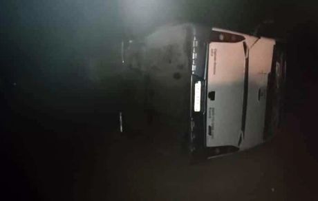 ۴۳ کشته و مصدوم در واژگونی اتوبوس محور ایرانشهر به نیکشهر