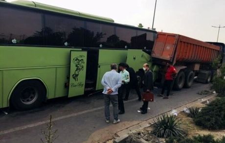 ۴۲ مصدوم در تصادف اتوبوس زائران و تریلی در آزادراه ساوه