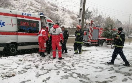 نجات ۴ نفر گرفتار در کوه آربابا بانه بدلیل بارش شدید برف