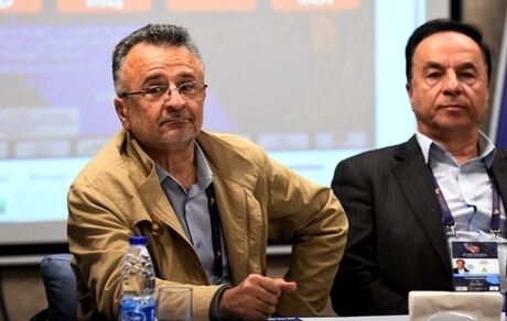 داورزنی: سرمربی تیم ملی والیبال تغییر نمی‌کند
